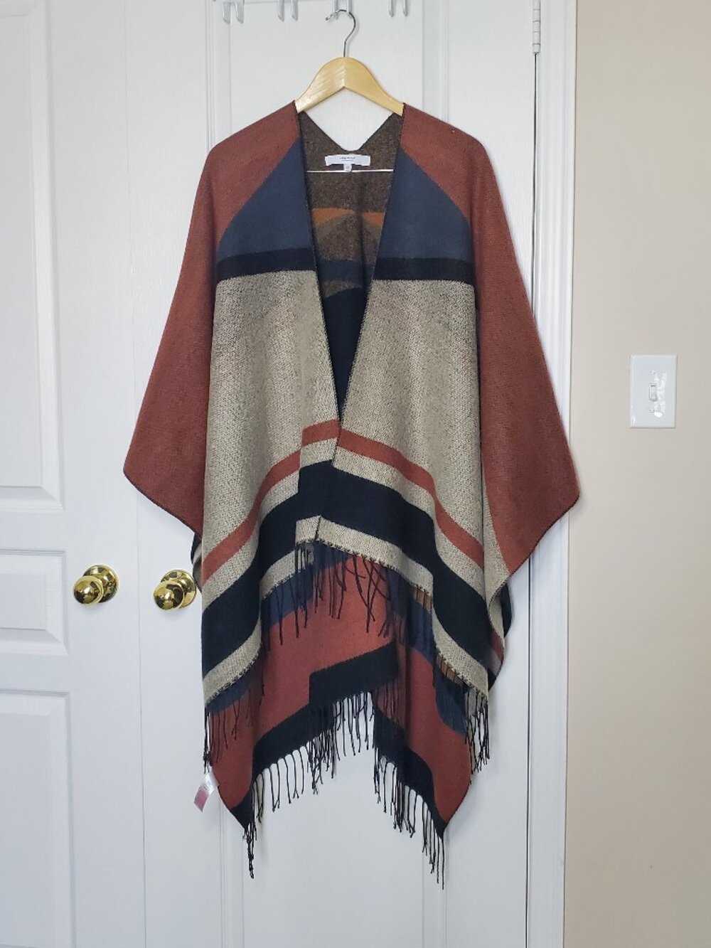 Vero Moda Kenna Colorblock Geometric Fringe Poncho Wrap Cape – One Size